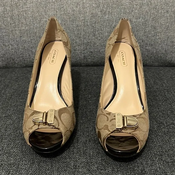 NEW COACH Heels - Picture 1 of 4